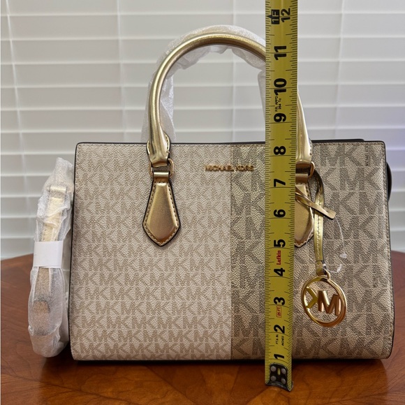 Michael Kors purse - Picture 3 of 8